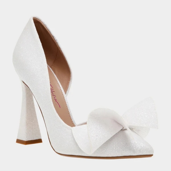 Betsey Johnson Shoes - Betsey Johnson Nobble Ivory Bow Pumps